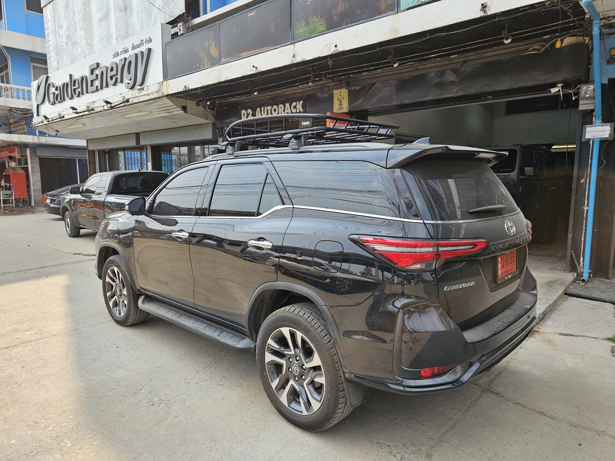 Toyota Fortuner ติดตั้ง แร็คหลังคามือสอง THULE Roofrack รุ่น CANYON XT 859 Black Color