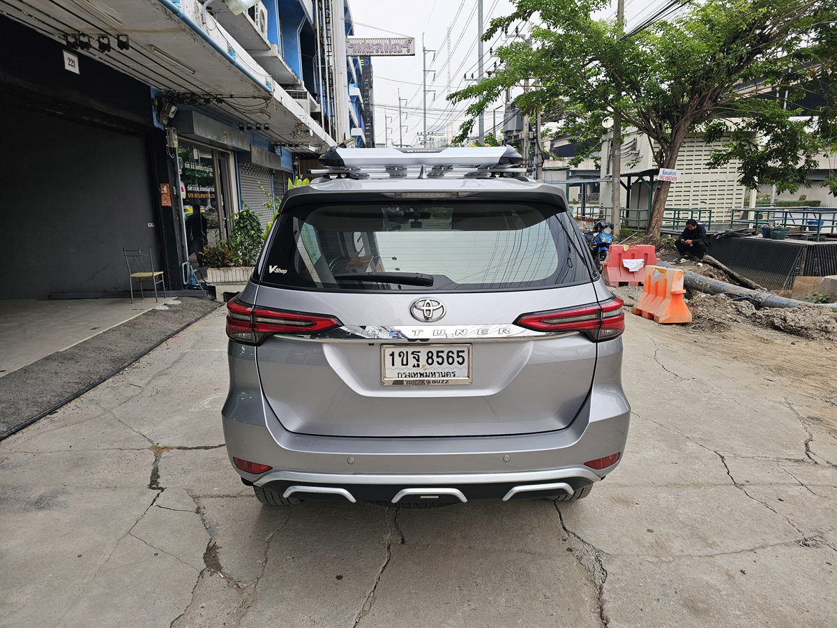 Toyota Fortuner ติดตั้ง ที่เก็บของบนหลังคา CARRYBOY Roofrack รุ่น CB550N 100x160 cm