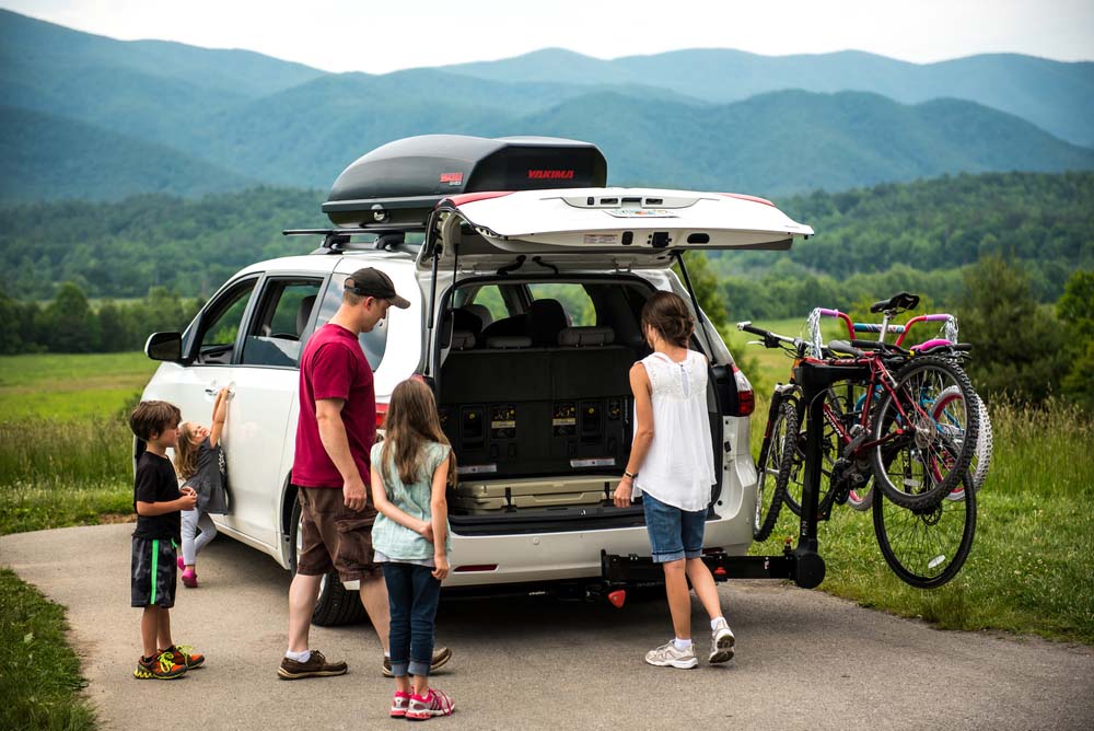 แร็คหลังคามือสอง เชียงใหม่ roof box กล่อง สัมภาระ บน หลังคา Roofbox Yakima รุ่น Skybox 18 thule roofbox