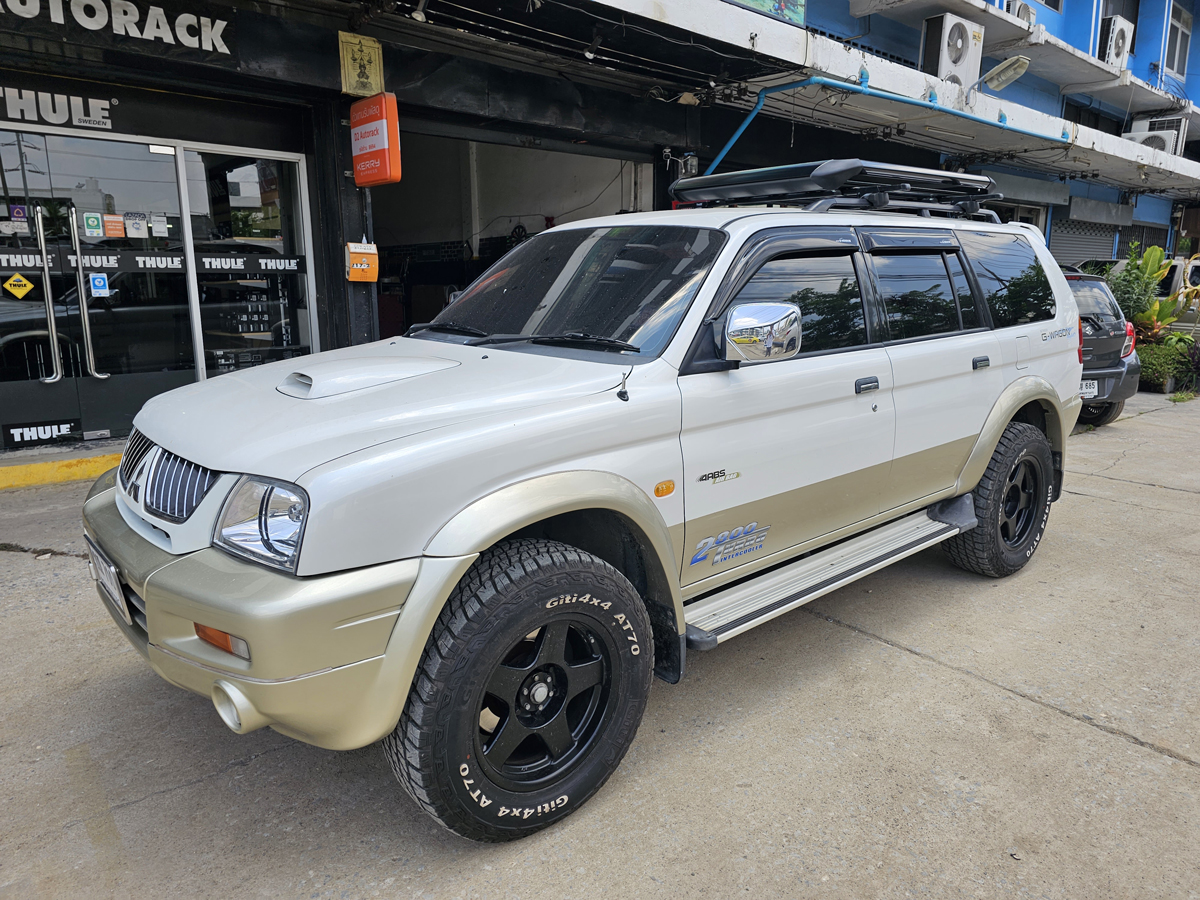 Mitsubishi G-Wagon ติดตั้ง แร็คหลังคา SCR Roofrack รุ่น RR03 100x150 cm Black Color