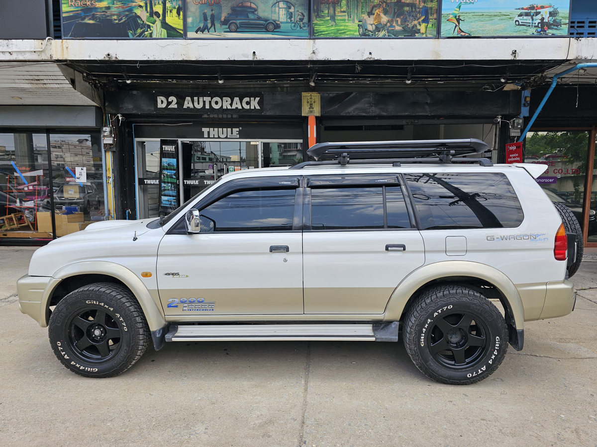 Mitsubishi G-Wagon ติดตั้ง แร็คหลังคารถเก๋ง SCR Roofrack รุ่น RR03 100x150 cm Black Color