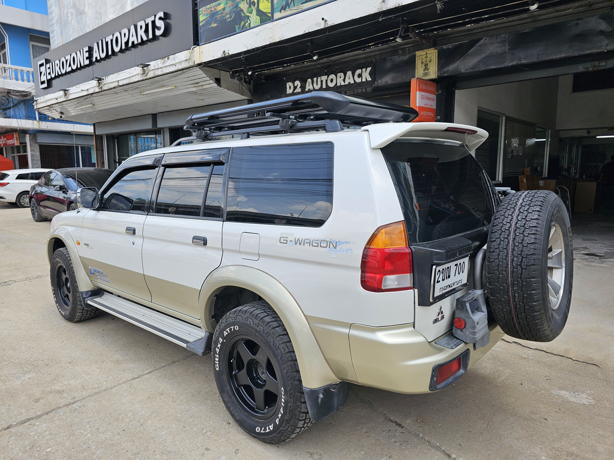 Mitsubishi G-Wagon ติดตั้ง แร็คหลังคามือสอง SCR Roofrack รุ่น RR03 100x150 cm Black Color