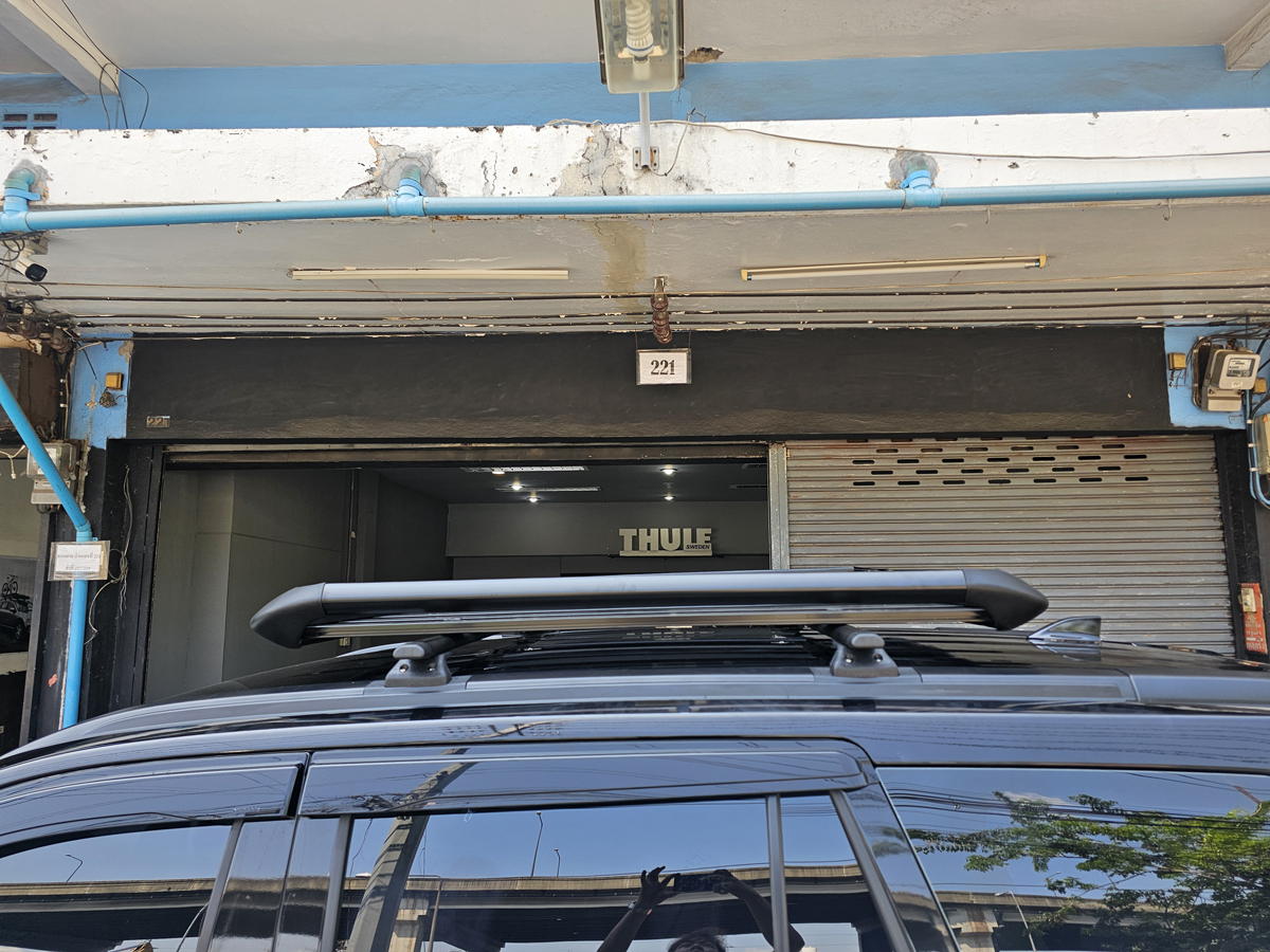 Nissan Terra ติดตั้ง แร็คบนหลังคา SCR Roofrack รุ่น RR03 100x150 cm Black Color