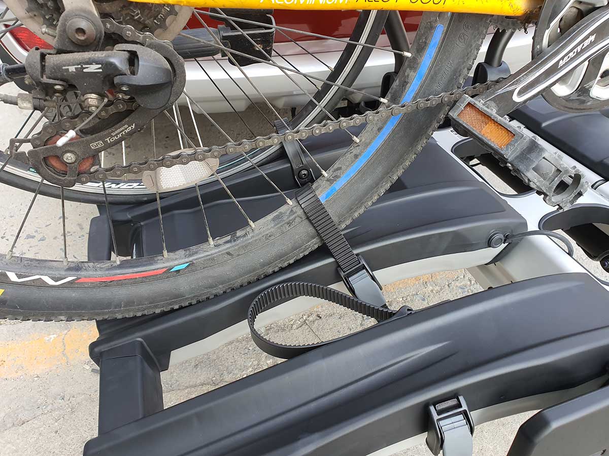 Ford Everest ติดตั้ง แร็คจักรยานไม่ถอดล้อ thule bikerack รุ่น Easyfold 934