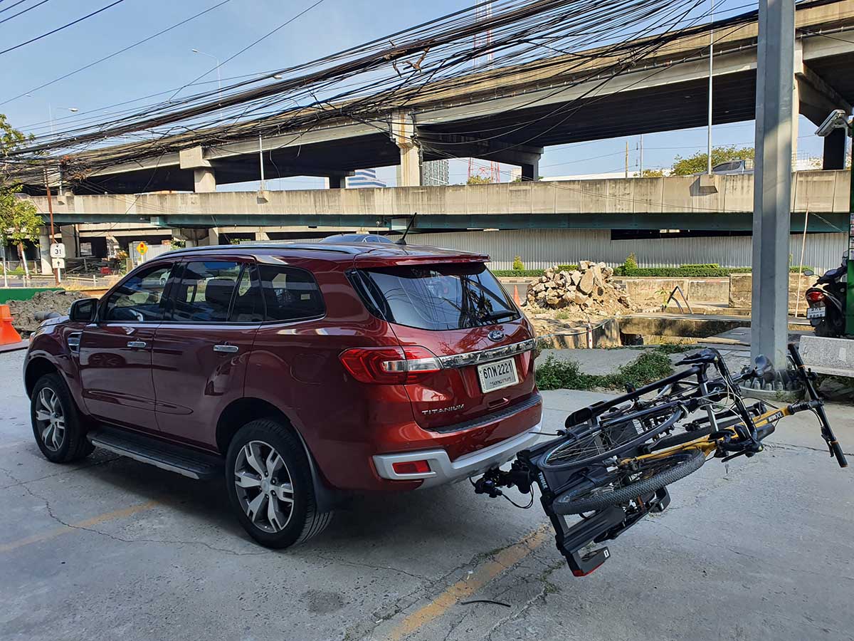 Ford Everest ติดตั้ง แร็ควางจักรยานท้ายรถ thule bikerack รุ่น Easyfold 934