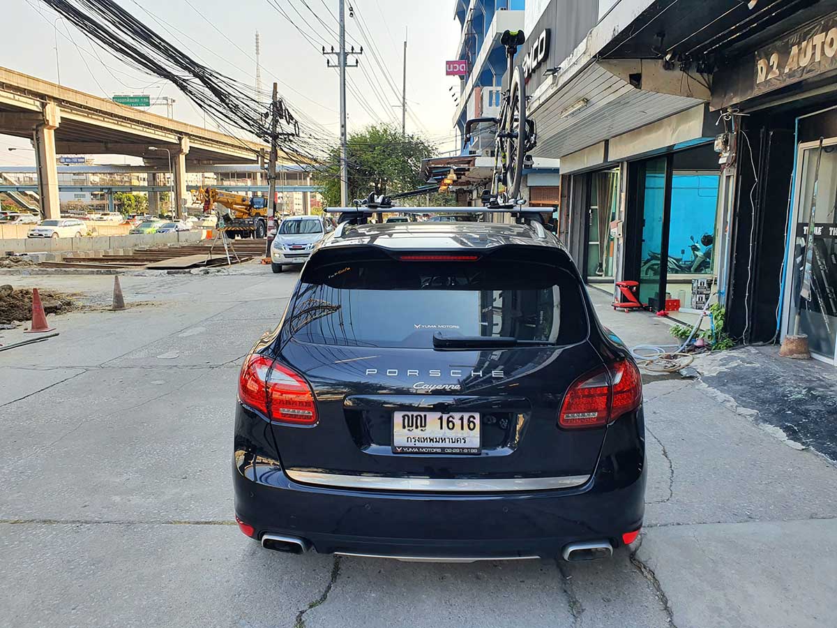 Porsche Cayenne ติดตั้ง แร็คจักรยาน thule bikerack รุ่น outride 561