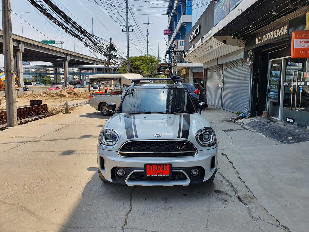 MINI Countryman ติดตั้ง ที่ใส่จักรยานบนหลังคา thule bikerack รุ่น outride 561