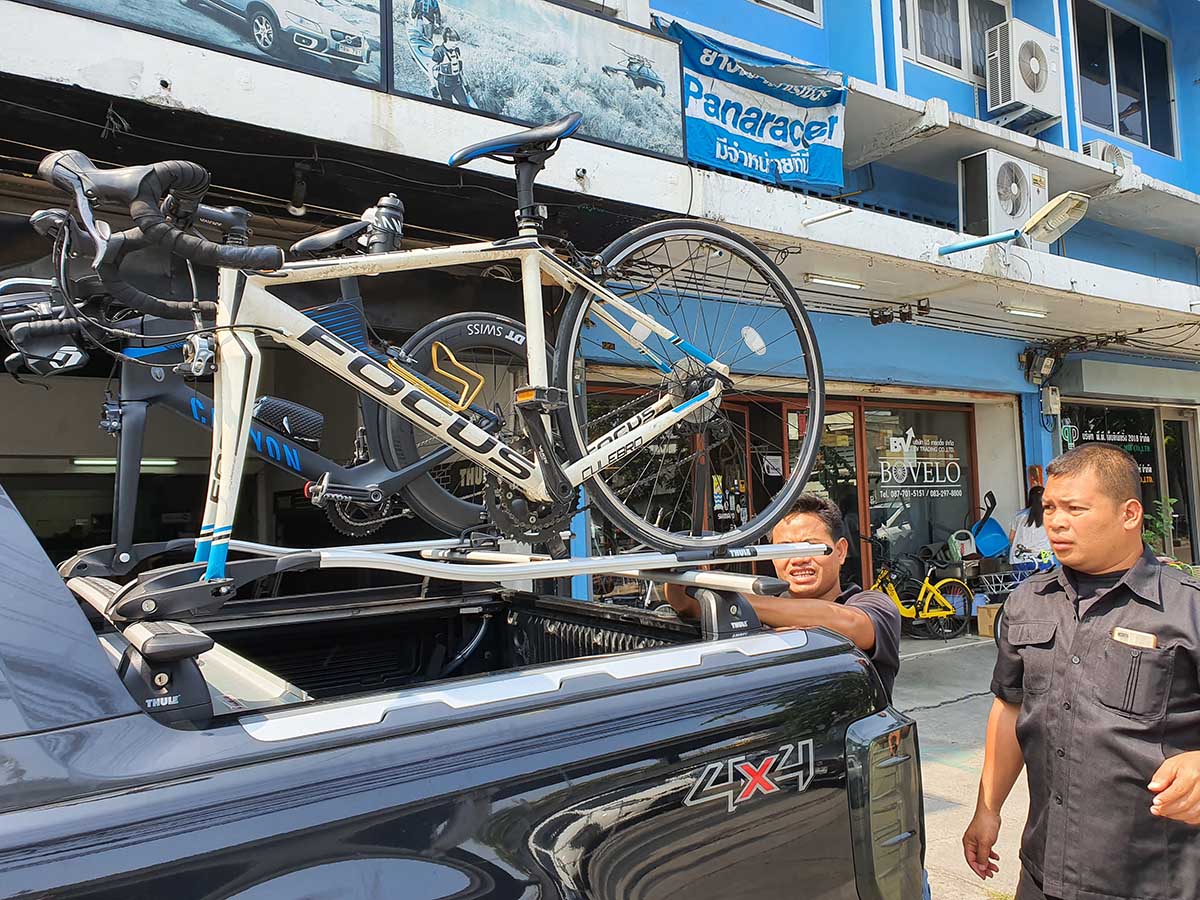 Ford Ranger ติดแร็คจักรยาน thule bikerack รุ่น outride 561