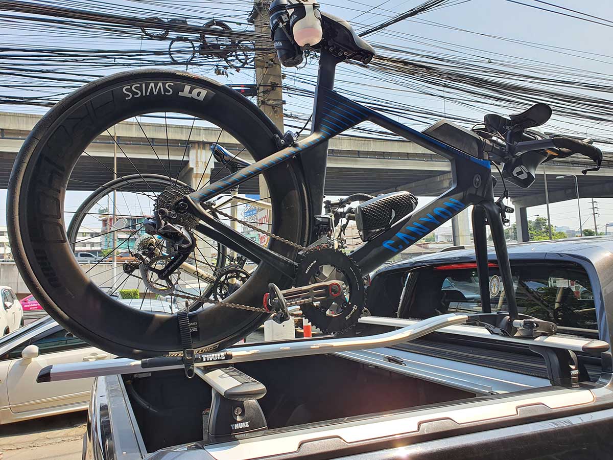 Ford Ranger ติดตั้ง แร็คจักรยานถอดล้อหน้า thule bikerack รุ่น outride 561