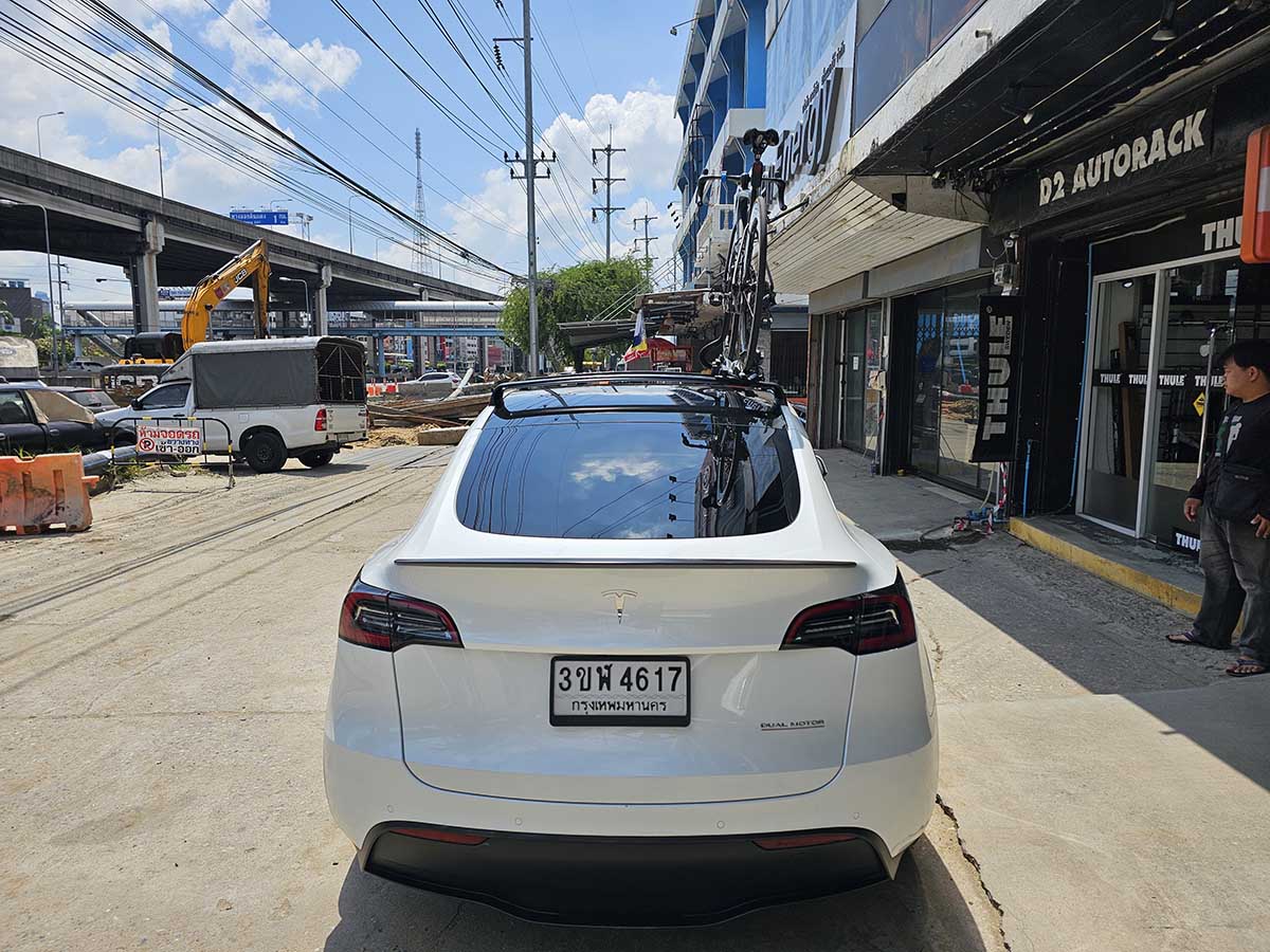 Tesla Model Y ติดตั้ง แร็คจักรยาน thule bikerack รุ่น Proride 598