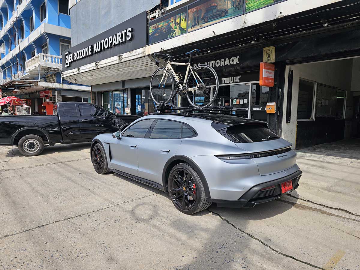 Porsche Taycan ติดแร็คจักรยาน thule bikerack รุ่น Proride 598