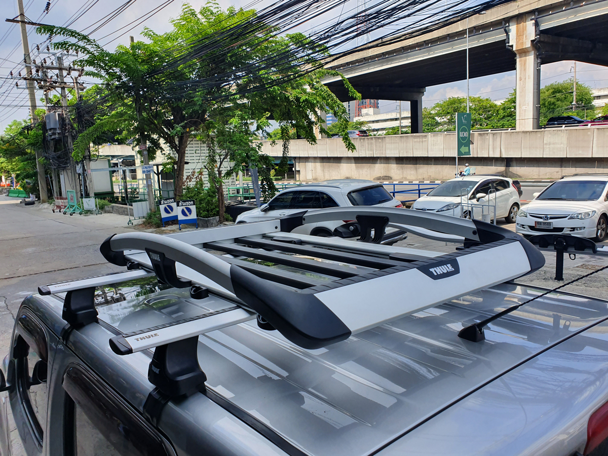 Nissan Cube ติดตั้ง ถาดวางของบนหลังคา THULE Roofrack รุ่น Trail-M 823 Silver Color