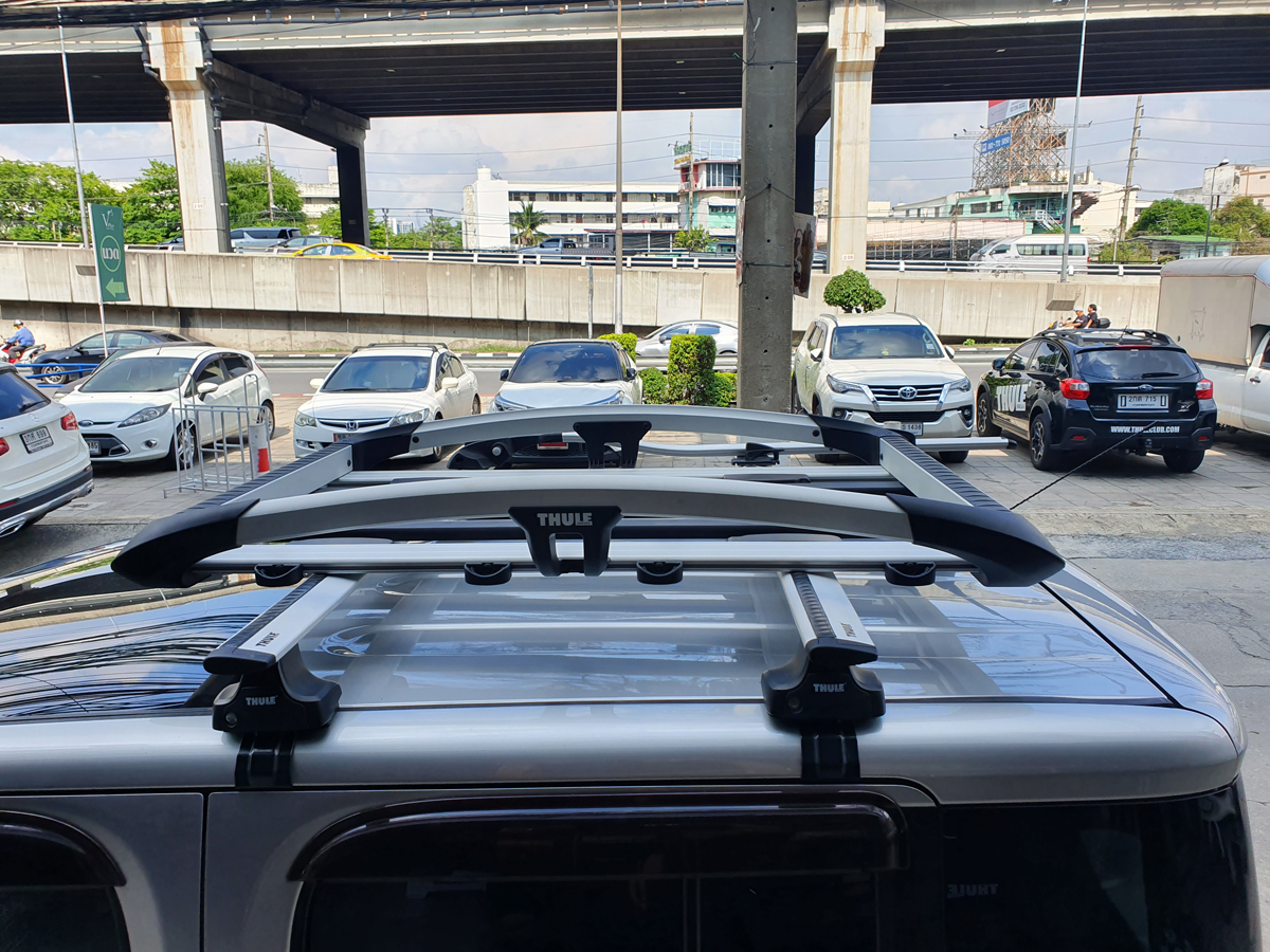 Nissan Cube ติดตั้ง แร็คบนหลังคา THULE Roofrack รุ่น Trail-M 823 Silver Color