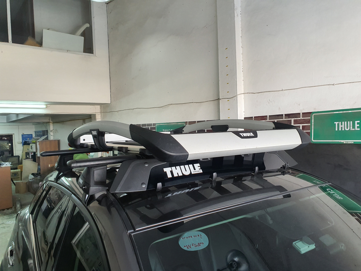 Mazda CX-3 ติดตั้ง แร็คบนหลังคา THULE Roofrack รุ่น Trail-M 823 Silver Color