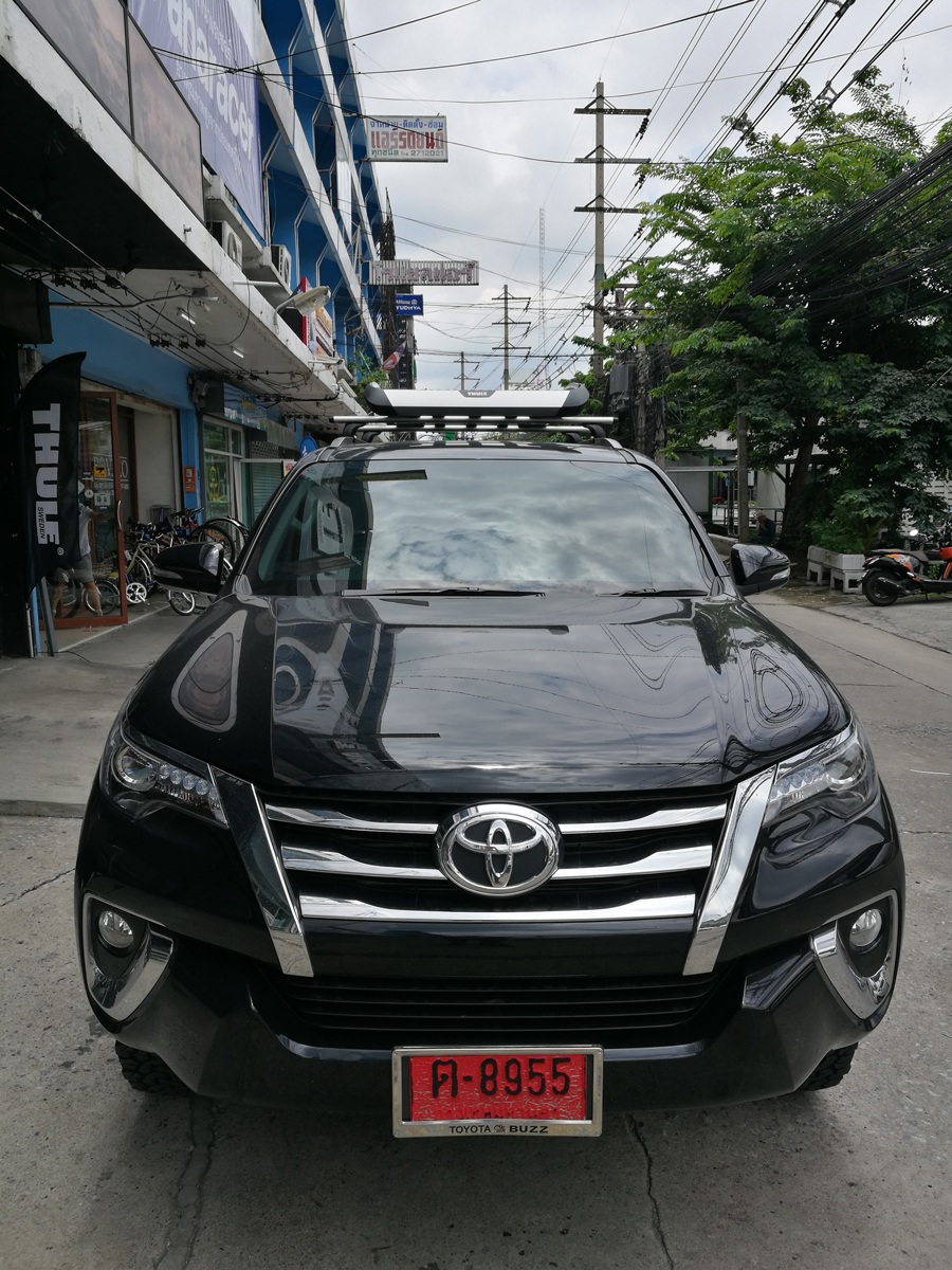 Toyota Fortuner ติดตั้ง ติดแร็คหลังคา THULE Roofrack รุ่น Trail-M 823 Silver Color