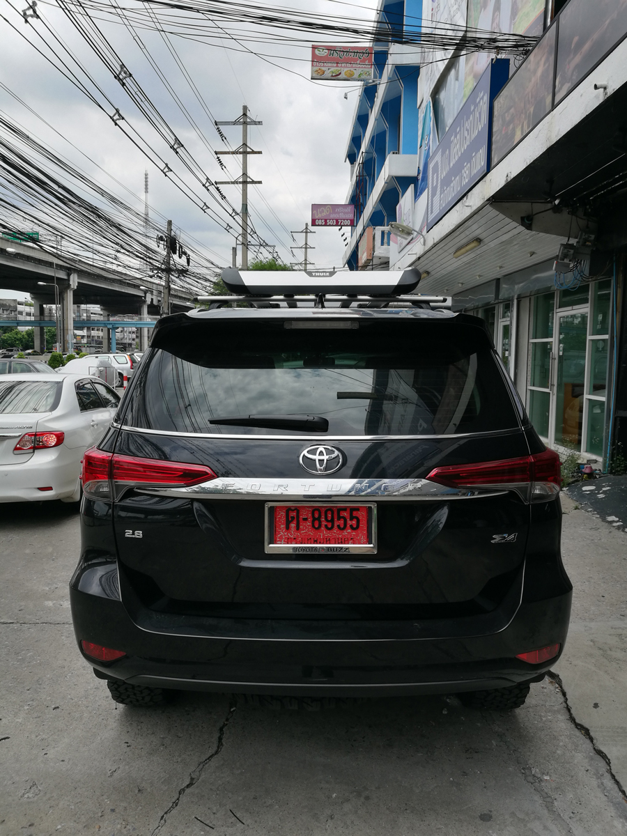 Toyota Fortuner ติดตั้ง ที่เก็บของบนหลังคา THULE Roofrack รุ่น Trail-M 823 Silver Color