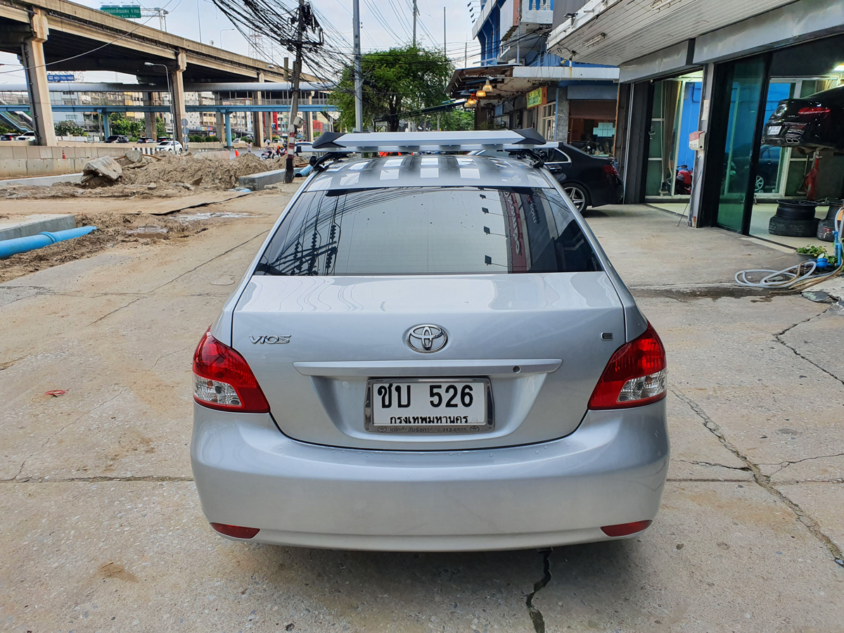 Toyota Vios ติดตั้ง ร้านขายแร็คหลังคาใกล้ฉัน VRK Roofrack รุ่น Modern White Color 100x120 cm