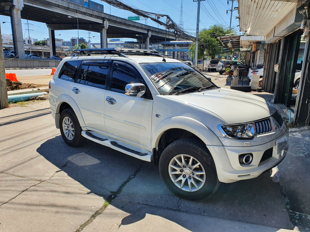 Mitsubishi Pajero 08-14 ติดตั้ง แร็คหลังคา VRK Roofrack รุ่น Modern Black Color 100x150 cm