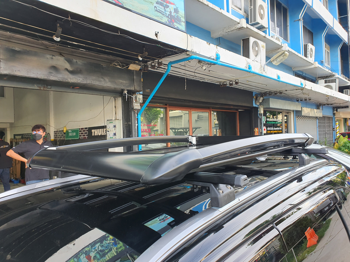 Toyota Veloz ติดตั้ง แร็คหลังคารถตู้ VRK Roofrack รุ่น Sport Black Color 100x150 cm