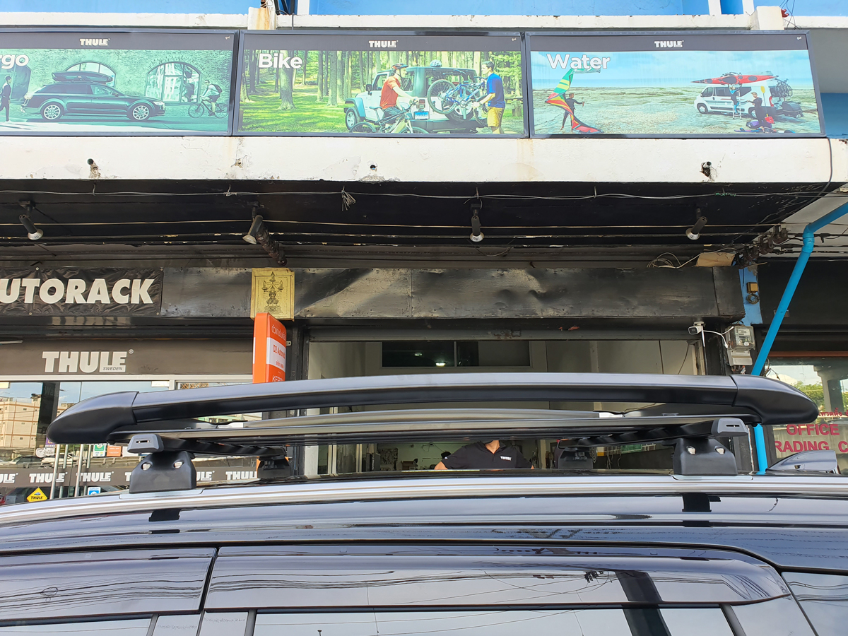 Toyota Veloz ติดตั้ง ร้านติดแร็คหลังคาใกล้ฉัน VRK Roofrack รุ่น Sport Black Color 100x150 cm