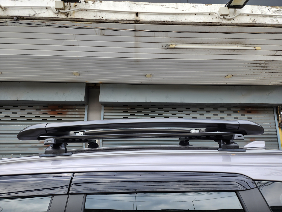 Toyota Veloz ติดตั้ง แร็คบนหลังคา VRK Roofrack รุ่น Sport Black Color 100x150 cm