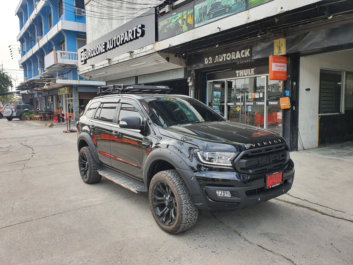 Ford Everest ติดตั้ง แร็คหลังคา VRK Roofrack รุ่น TRAY-002 100x150 cm