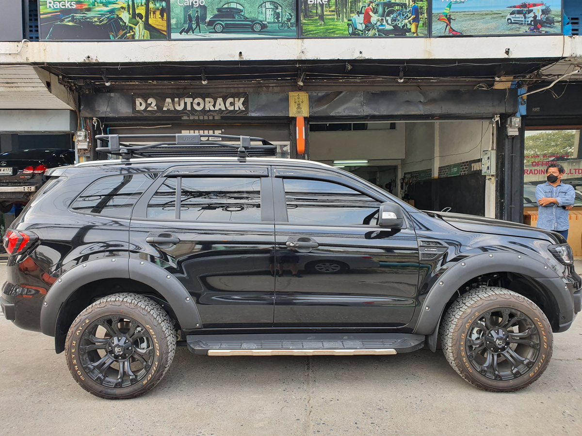 Ford Everest ติดตั้ง แร็คหลังคารถเก๋ง VRK Roofrack รุ่น TRAY-002 100x150 cm