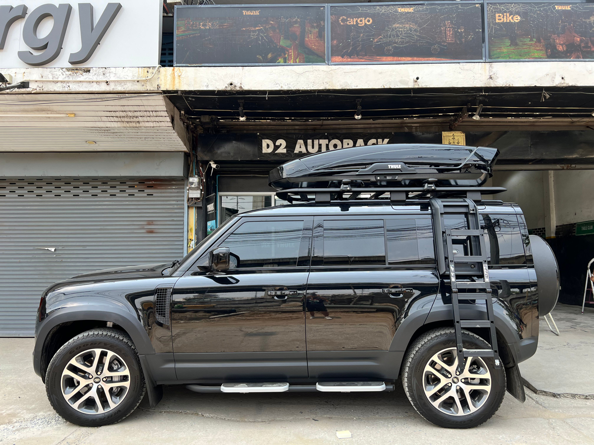 Land Rover Defender ติดตั้ง กล่องเก็บของหลังคารถ THULE Roofbox รุ่น Motion XT Size XXL