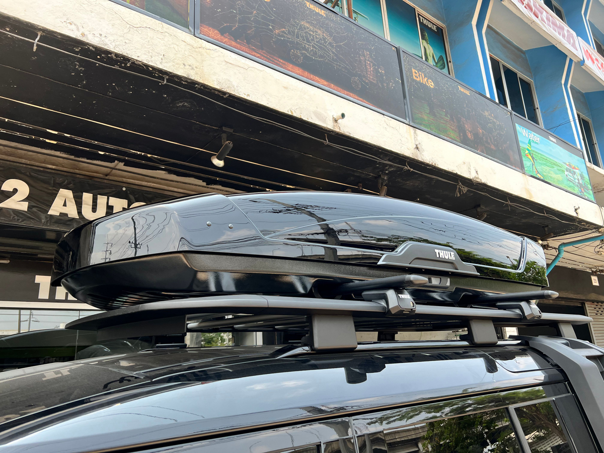 Land Rover Defender ติดตั้ง กล่องสัมภาระบนหลังคา THULE Roofbox รุ่น Motion XT Size XXL