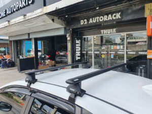 ร้านติดแร็คหลังคา Thule Normal Roof รุ่น Evo ประกอบด้วย ชุดขาจับแร็ค thule 7105 + ชุดคานขวาง thule wingbar evo + ชุด kit ที่เก็บของบนหลังคารถเก๋ง แร็คจักรยานthuleมือสอง