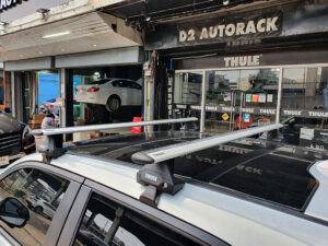 ขายแร็คหลังคามือสอง Thule Normal Roof รุ่น Evo ประกอบด้วย ชุดขาจับแร็ค thule 7105 + ชุดคานขวาง thule wingbar evo + ชุด kit แร็คหลังคารถเก๋ง ถาดแร็คหลังคา ทูเล่ ขาจับแร็คหลังคามือสอง