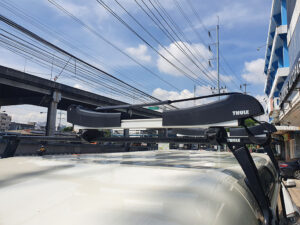 แร็คหลังคารถเก๋งมือสอง Thule Rain Gutters ประกอบด้วย ชุดขาจับแร็ค thule 953 + ชุดคานขวาง thule squarebar แร็คหลังคาTHULE  แร็คหลังคารถเก๋งราคา ทูเล่ ร้านแร็คหลังคา