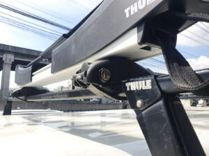 แร็คหลังคารถยนต์ Thule Rain Gutters ประกอบด้วย ชุดขาจับแร็ค thule 953 + ชุดคานขวาง thule squarebar แร็คหลังคารถกระบะ แร็คจักรยานรถเก๋ง ทูเล่ แร็คหลังคาsuv