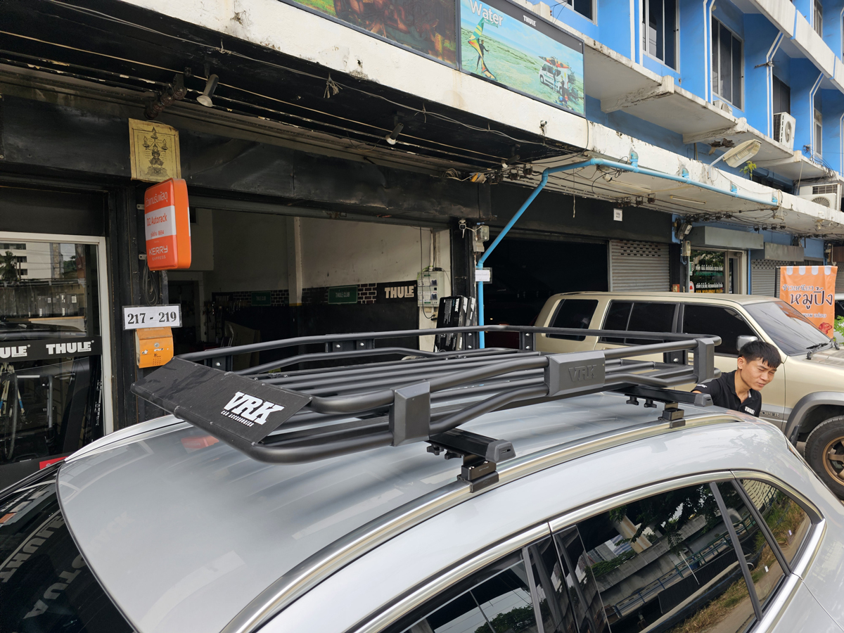 Benz GLA 200 ติดตั้ง แร็คหลังคารถตู้ VRK Roofrack รุ่น TRAY-001 100x150 cm