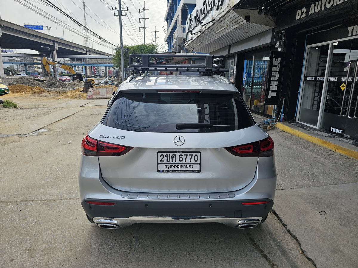 Benz GLA 200 ติดตั้ง ร้านขายแร็คหลังคาใกล้ฉัน VRK Roofrack รุ่น TRAY-001 100x150 cm