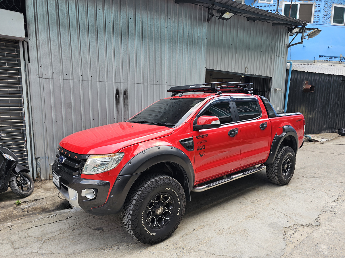 Ford Ranger ติดตั้ง แร็คหลังคา VRK Roofrack รุ่น TRAY-001 100x150 cm