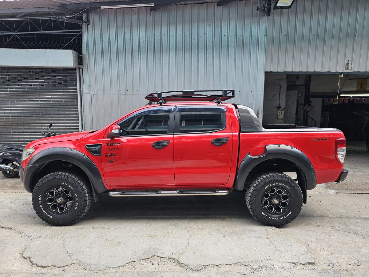 Ford Ranger ติดตั้ง แร็คหลังคารถเก๋ง VRK Roofrack รุ่น TRAY-001 100x150 cm