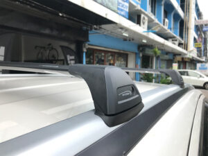 แร็คหลังคารถเก๋งมือสอง YAKIMA Fix Point รุ่น Flush Bar FP01 ประกอบด้วย ชุดขาจับแร็ค YAKIMA + ชุดคานขวาง ครบชุด แร็คหลังคาTHULE  แร็คหลังคารถเก๋งราคา ยากิมา ร้านแร็คหลังคา