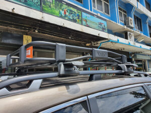 แร็คจักรยานท้ายรถthule แร็คหลังคามือสอง YAKIMA Roof Rail รุ่น Through Bar FR02 ประกอบด้วย ชุดขาจับแร็ค YAKIMA + ชุดคานขวางครบชุด ขายแร็คจักรยานท้ายรถ คานแร็คหลังคา