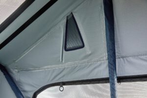 Tent rooftop THULE รุ่น Tepui Explorer Autana 4 มีช่องระบายอากาศภายในเต็นท์หลังคา