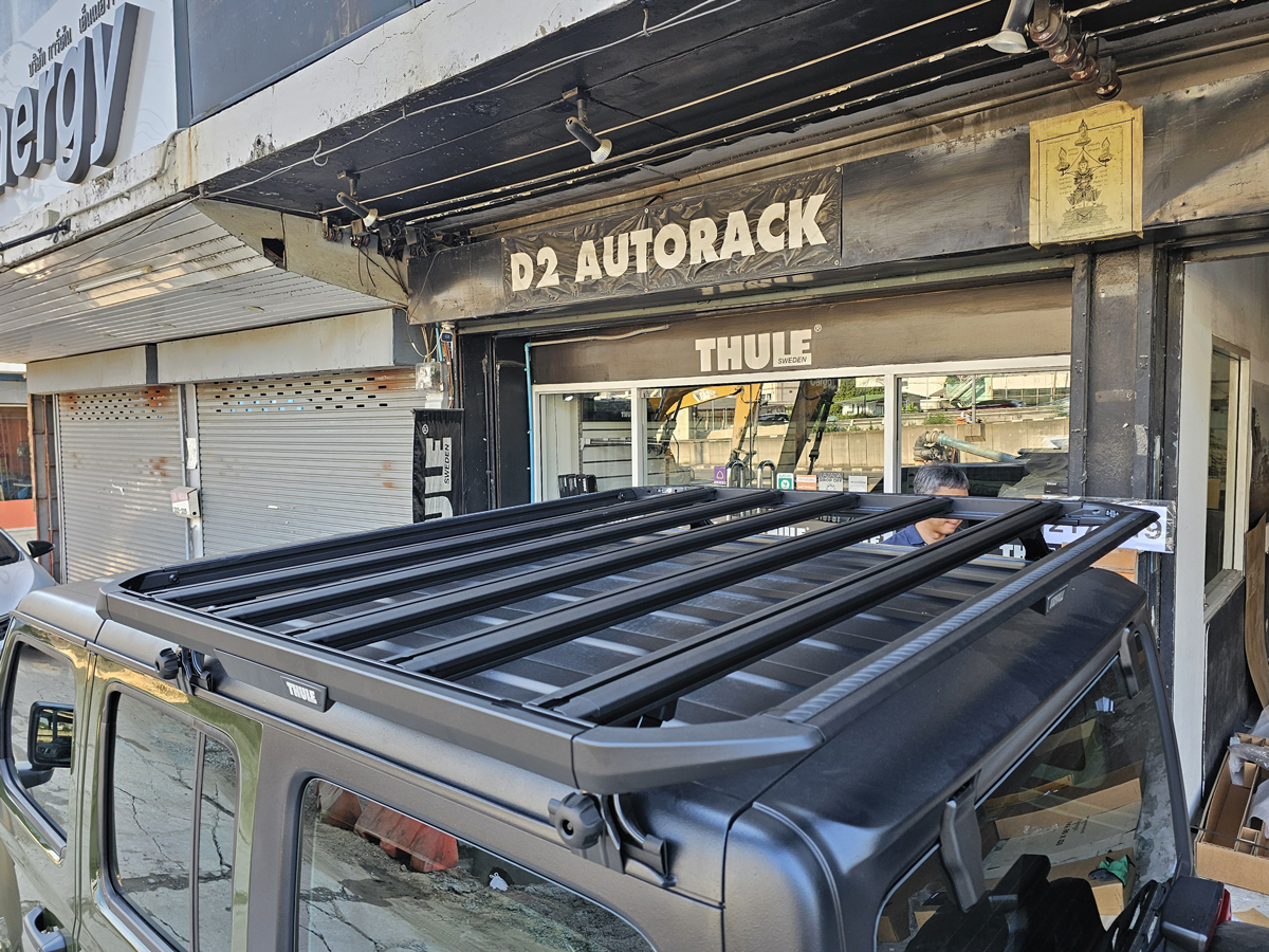 Jeep Rubicon ติดตั้ง แร็คบนหลังคารถ THULE Roofrack รุ่น Caprock Roof Platform Black Color